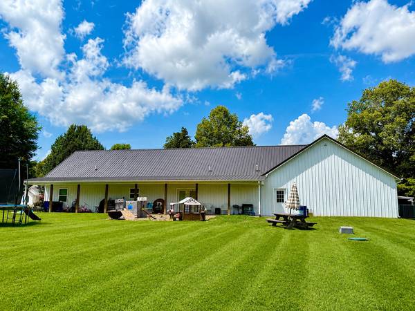 44 Woodland DR, Metropolis, IL 62960