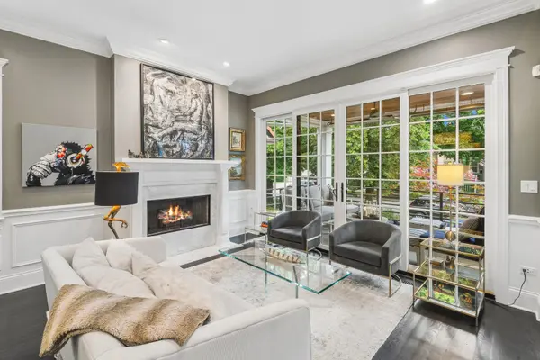 2109 W Sunnyside AVE, Chicago, IL 60625