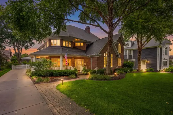 70 S Parkway DR, Naperville, IL 60540