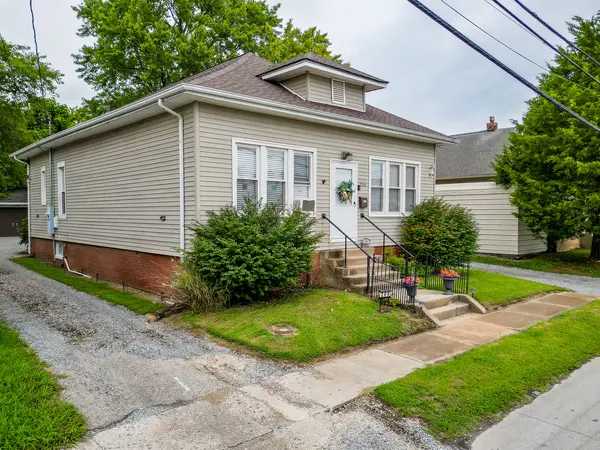 206 W White ST, Marion, IL 62959