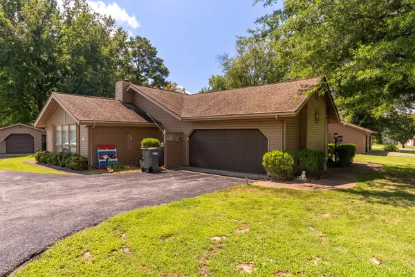 1109 Mockingbird LN, Carterville, IL 62918