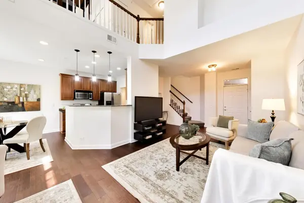 899 Bromley PL, Northbrook, IL 60062
