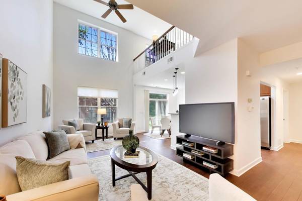 899 Bromley PL, Northbrook, IL 60062