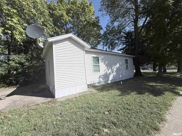 615 S LOGAN AVE, Carbondale, IL 62901