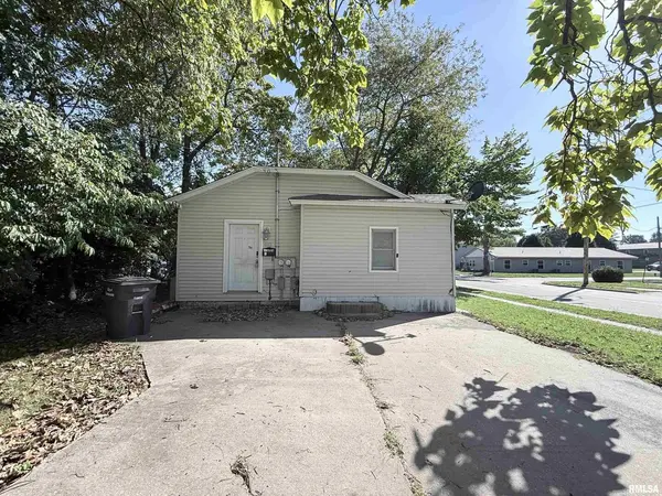 615 S LOGAN AVE, Carbondale, IL 62901