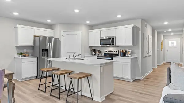 313 Sunflower CIR, Waconia, MN 55387