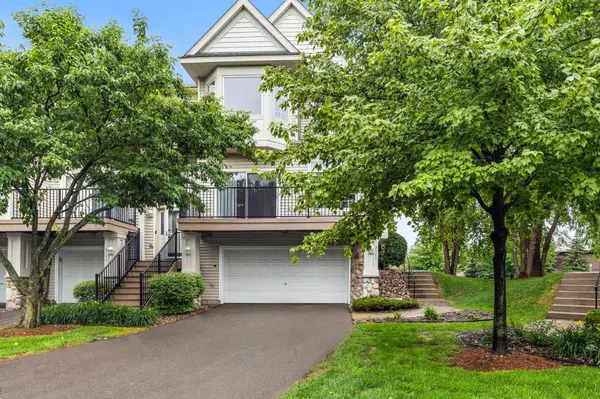 2177 Eagle Trace LN, Woodbury, MN 55129