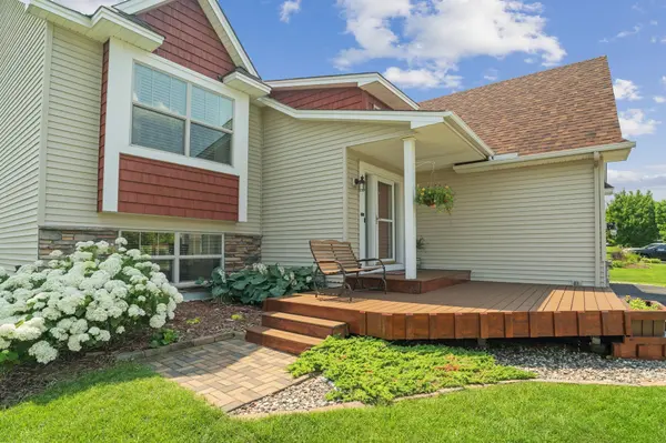 9477 Dunes LN, Cottage Grove, MN 55016