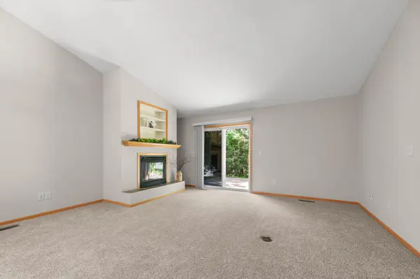 74 Crown Pointe Curve, Hudson, WI 54016