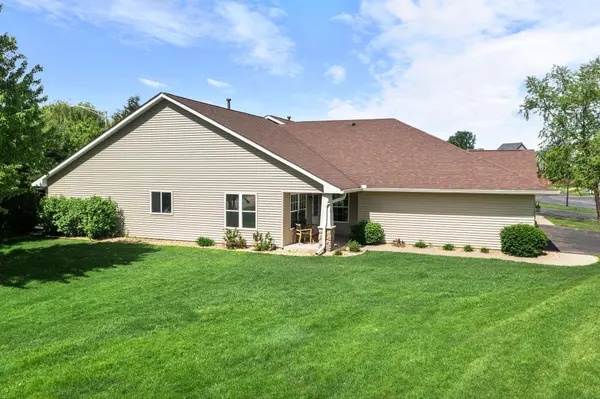74 Crown Pointe Curve, Hudson, WI 54016