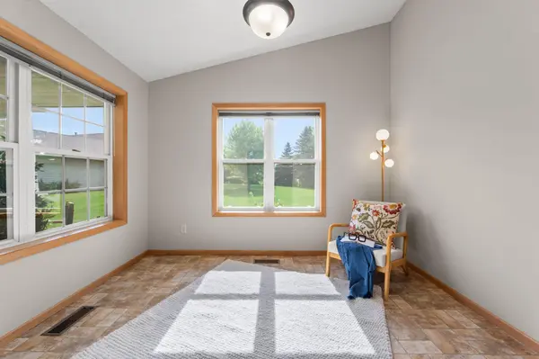 74 Crown Pointe Curve, Hudson, WI 54016