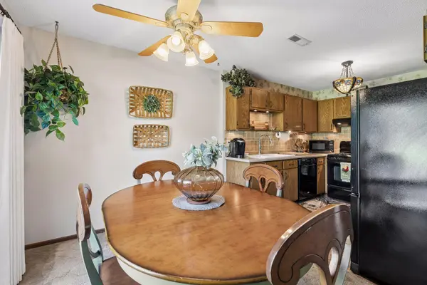 9558 Kingsview LN N, Maple Grove, MN 55369