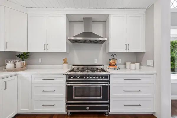 10441 Lee DR, Eden Prairie, MN 55347