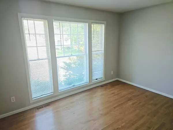 8982 Hunters TRL, Woodbury, MN 55125