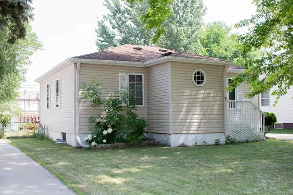 1522 13 1/2 ST S, Fargo, ND 58103