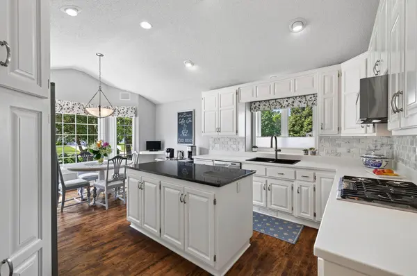 10421 Shelter GRV, Eden Prairie, MN 55347