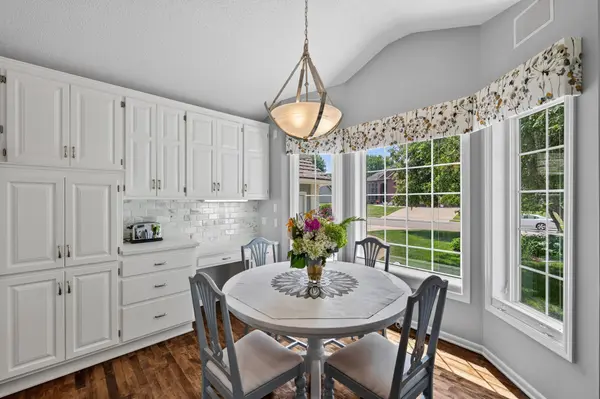 10421 Shelter GRV, Eden Prairie, MN 55347