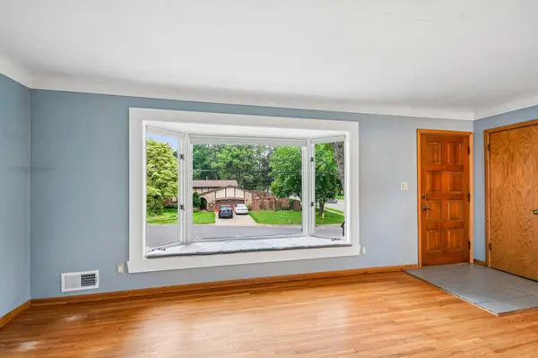 2154 William ST, Roseville, MN 55113