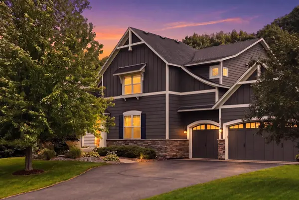 3025 Fairway DR,  Chaska,  MN 55318