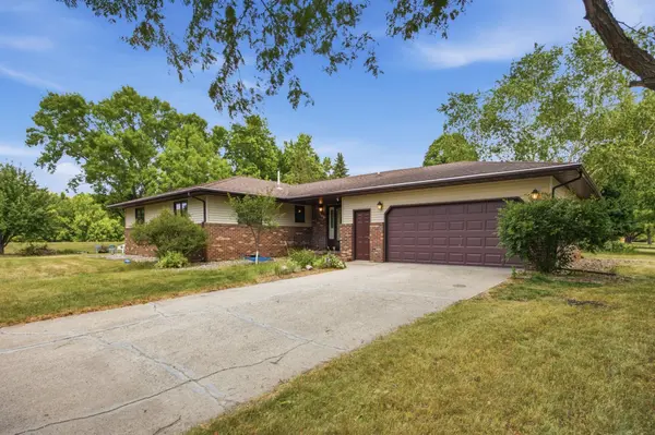 306 37th AVE S, Moorhead, MN 56560