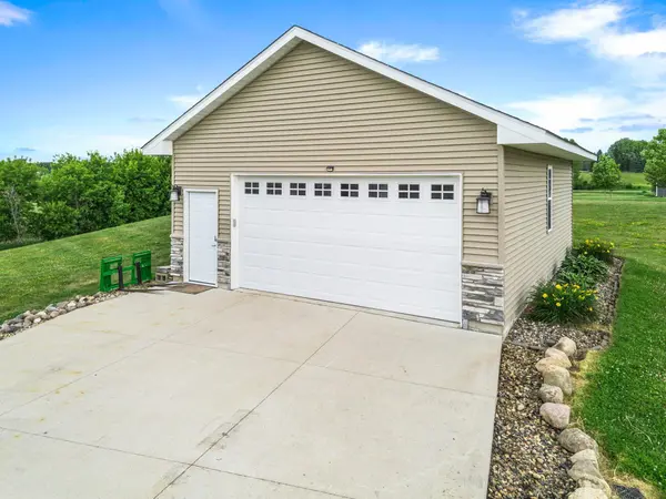 24678 Churchview CIR, New Prague, MN 56071