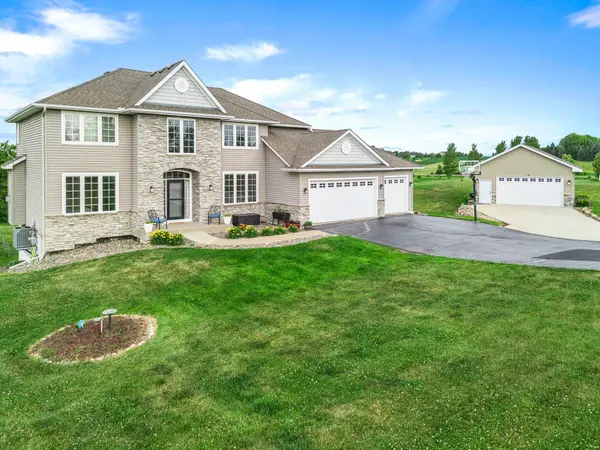 24678 Churchview CIR, New Prague, MN 56071