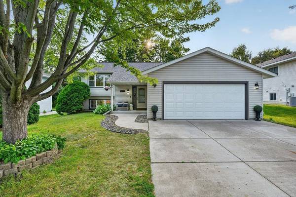 2635 Hydram AVE N, Oakdale, MN 55128