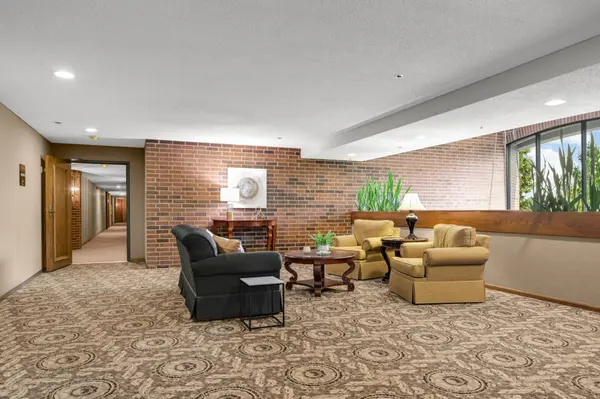 8400 Pennsylvania RD #320, Bloomington, MN 55438