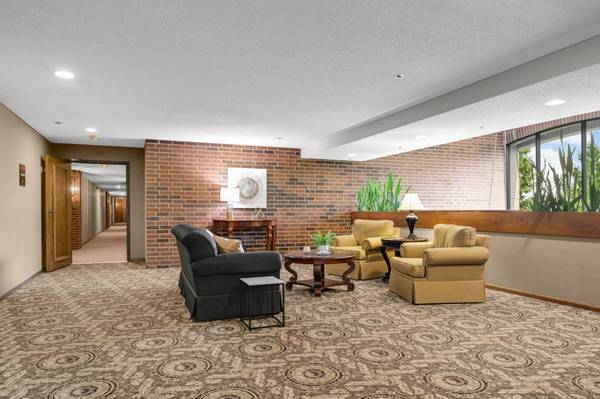 8400 Pennsylvania RD #320, Bloomington, MN 55438