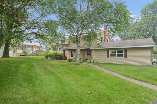 1200 301st AVE NW, Isanti, MN 55040