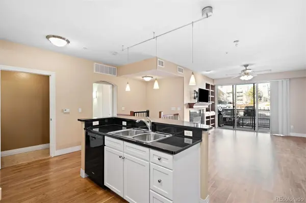 9019 E Panorama CIR #D211, Centennial, CO 80112