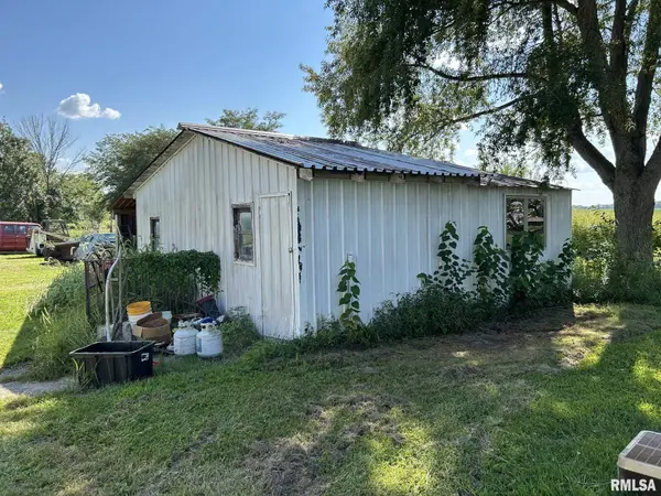 1950 E 2820 N RD, Osbernville, IL 62513