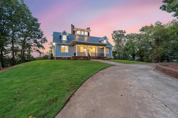 583 Bell Point Rd, Laceys Spring, AL 35754