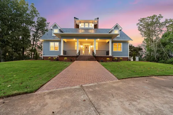 583 Bell Point Rd, Laceys Spring, AL 35754