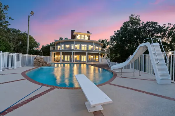 583 Bell Point Rd, Laceys Spring, AL 35754