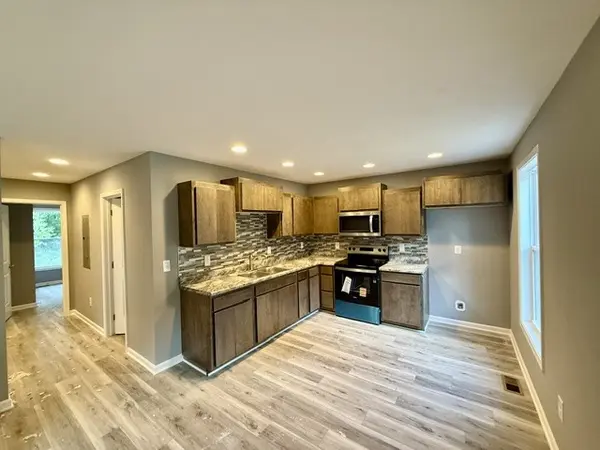 604 Decherd St #E, Tullahoma, TN 37388