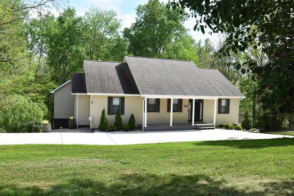 105 W Paradise Dr, Winchester, TN 37398