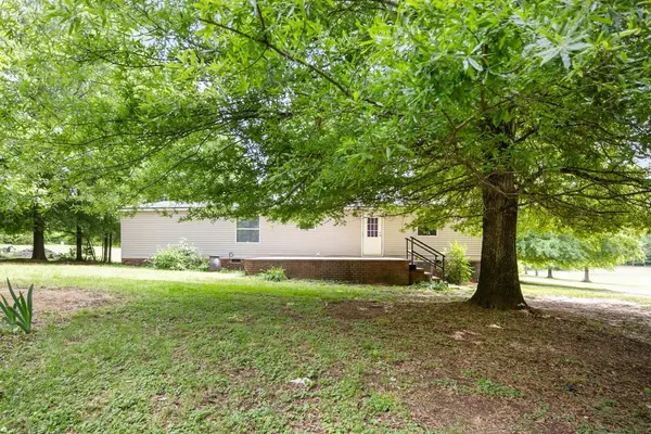 6120 Flatwoods Rd, Camden, TN 38320