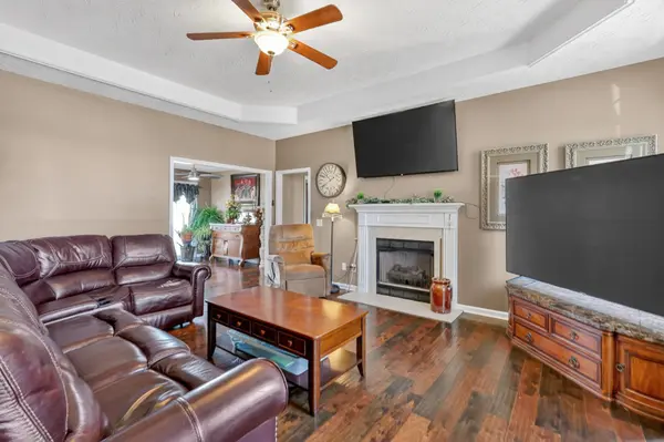 105 Hunterwood Dr, White House, TN 37188