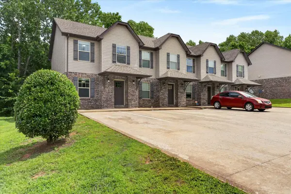 1763 Spring Water Dr, Clarksville, TN 37040