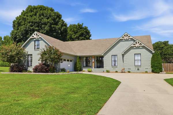 42 Starboard Ct, Estill Springs, TN 37330