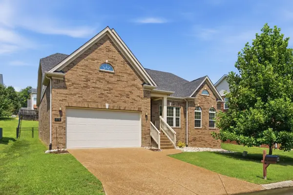 618 Stonebridge Ln, Mount Juliet, TN 37122
