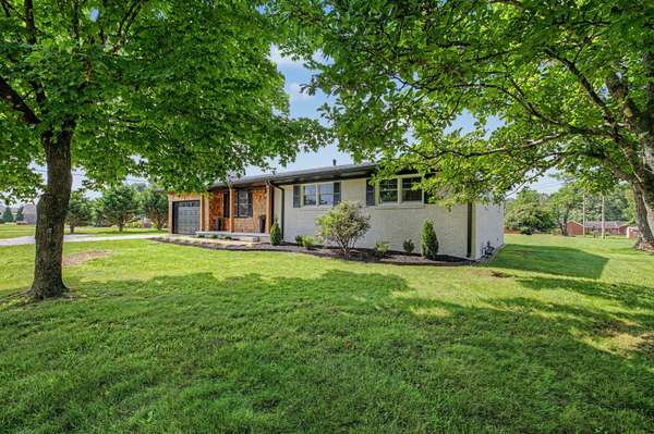 403 Robins St, Lawrenceburg, TN 38464