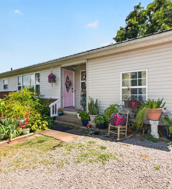 903 Hickory St #W, Tullahoma, TN 37388