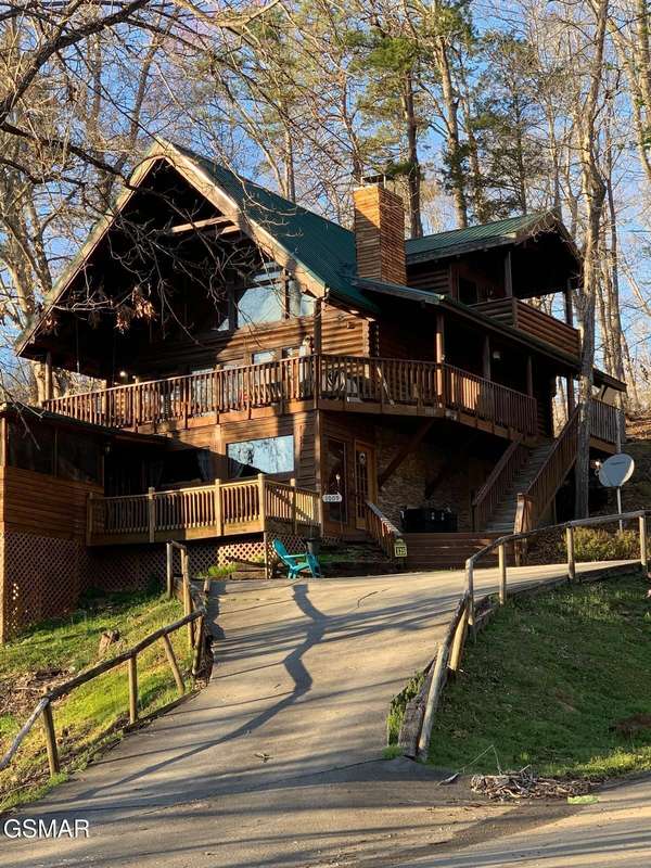 1009 Ravens Ford Way, Sevierville, TN 37876