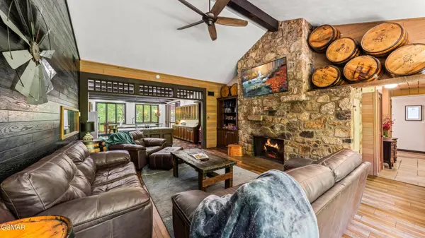 1115 Old Cartertown Road, Gatlinburg, TN 37738