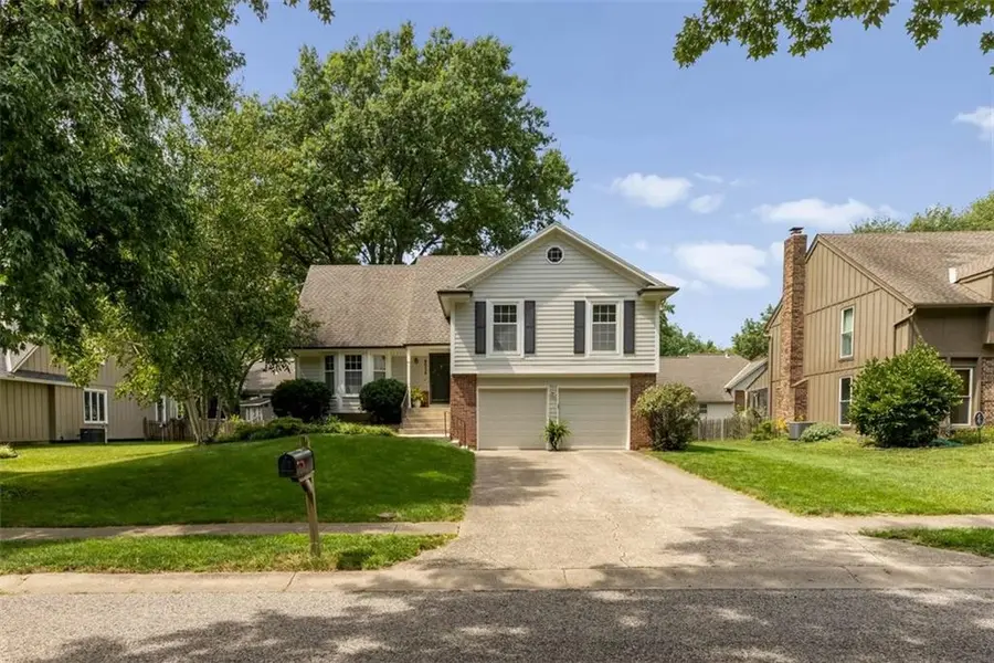8516 DARNELL ST, Lenexa, KS 66215