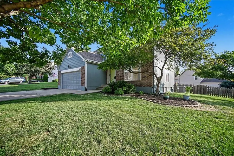 1058 Maple Woods TER, Liberty, MO 64068