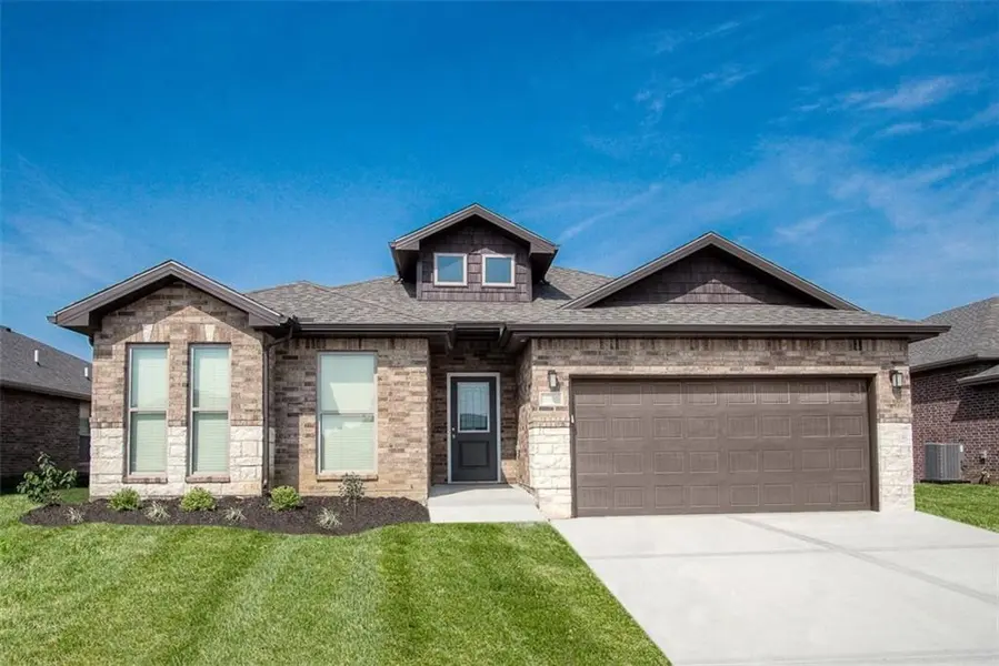 1640 N 157th LN, Basehor, KS 66007