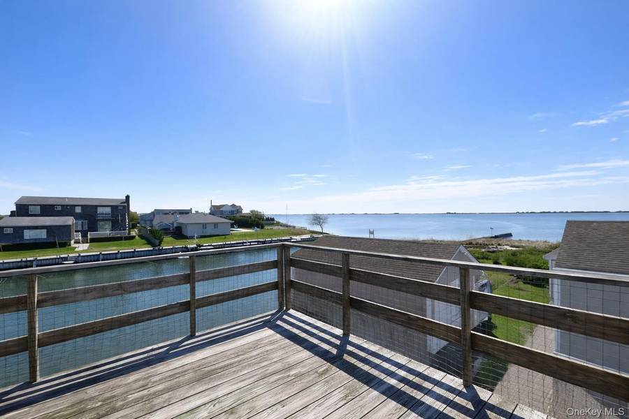39 Barracuda RD, East Quogue, NY 11942
